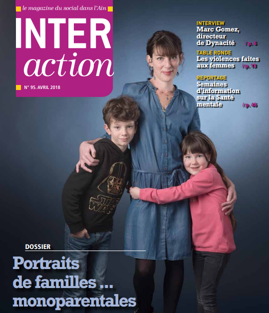 Couverture du Magazine #95 : "portraits de familles ... monoparentales", on voit une mère célibataire entourée de sa fille et de son fils