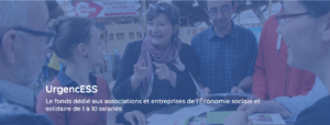 des personnes se rencontrent autour de flyers, souriant. le titre "urgencESS" et "le fonds dédié aux associations de l'ESS de 1 à 10 salariés" est écrit dessus l'image