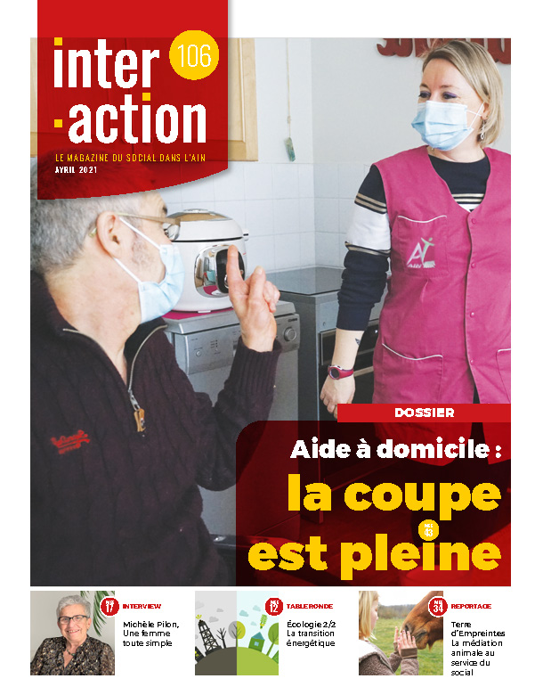 couverture du Magazine n°106. Une aide à domicile discute avec un homme dans sa cuisine, pour illustrer le dossier "aide à domicile, la coupe est pleine"