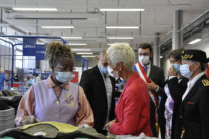 Brigitte Klinkert en visite à Tremplin, entourée de représentants