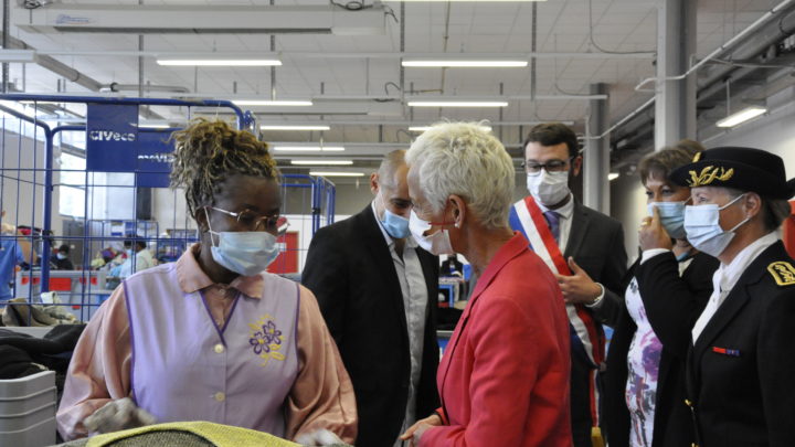 Brigitte Klinkert en visite à Tremplin, entourée de représentants