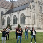 danse des gardiens devant l'abbaye de Brou
