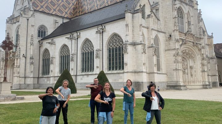 danse des gardiens devant l'abbaye de Brou