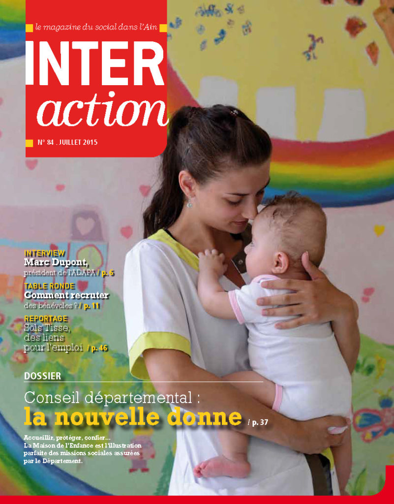 Numero-84_CD-nouvelle-donne_couverture une infirmière porte un enfant