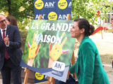 Jean Deguerry, président du Département, et Hélène Bertrand- Maréchal, vice-présidente, présentent le nouveau nom du site, présenté sur une grande affiche.