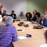 Le Collectif alerte 01 s'est réuni le 6 octobre 2023, les dirigeants des associations s'écoutent autour de la table, avec la présence du député Damien Abad, la sénatrice Florence Blatrix, et l’assistante parlementaire de Romain Daubié.