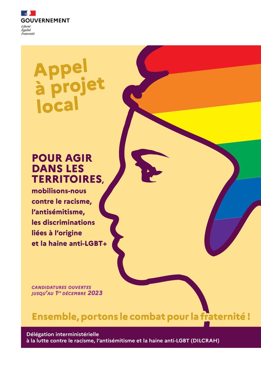 Affiche de l'appel à projet local de la DILCRAH « Contre le racisme, l’antisémitisme, les discriminations liées à l’origine et la haine anti-LGBT+ »
on voit le profil de Marianne avec son bonnet phrygien rayé avec des bandes multicolores